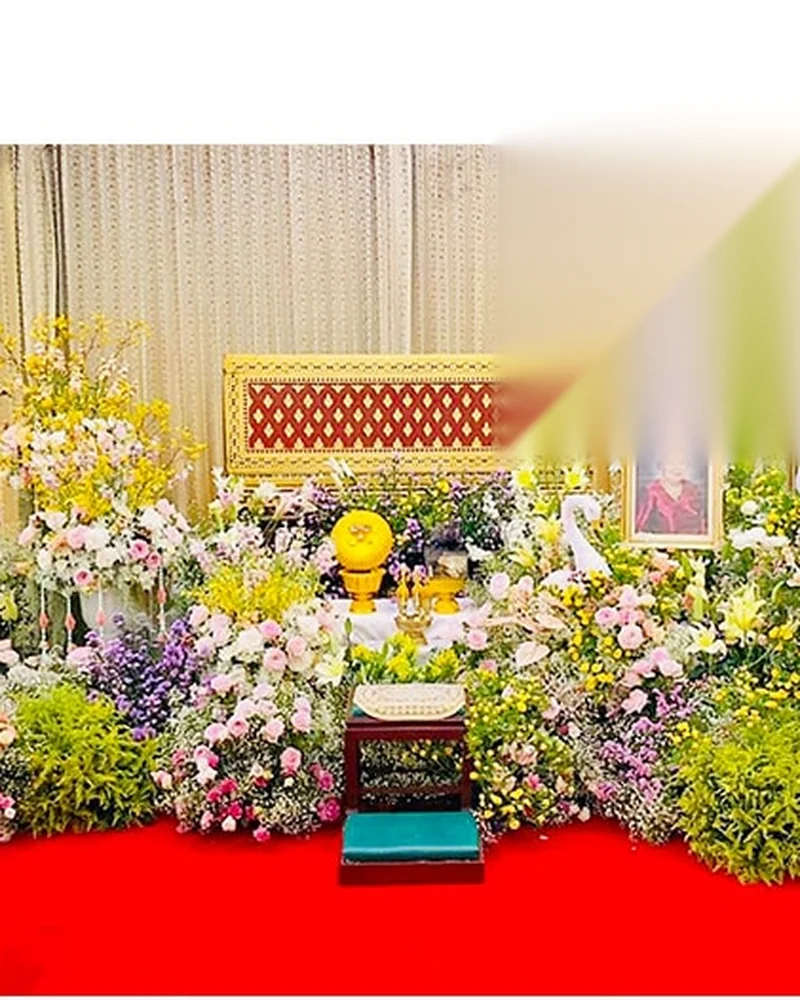 ดอกไม้หน้าศพ โทนหลากสี สดใสแบบสวนพฤกษา ส่งวัดในกรุงเทพ