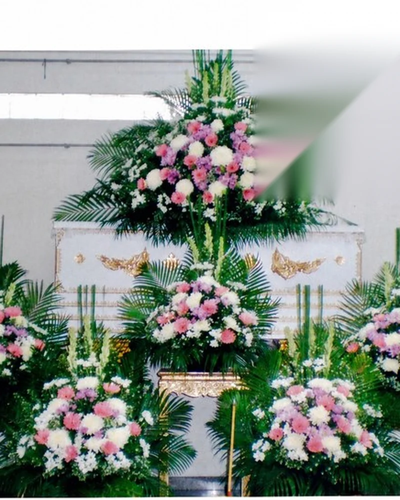 ดอกไม้หน้าศพ โทนชมพูเขียว ทรงสูงไล่สามชั้น ส่งวัดในกรุงเทพ