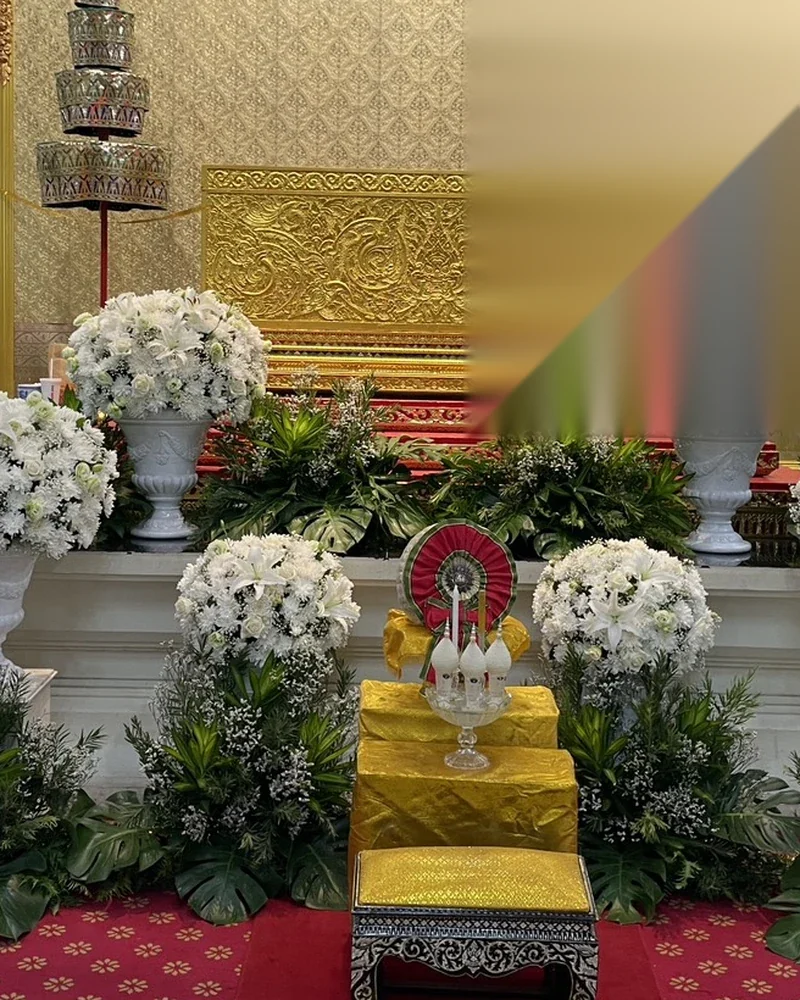 จัดดอกไม้งานศพ ชุดใหญ่ประดับหน้าหีบ (พรีเมียม) ส่งวัดในกรุงเทพ