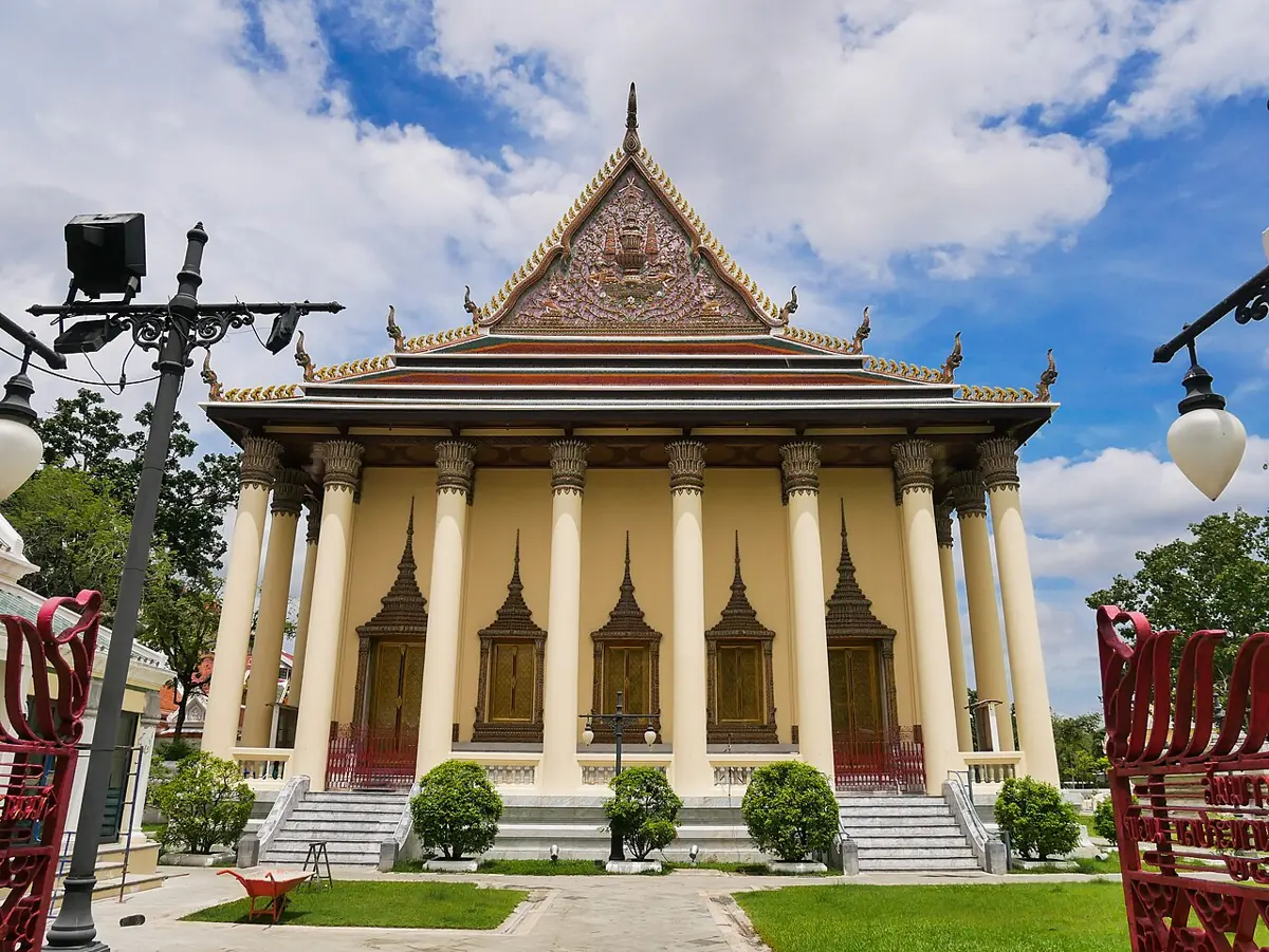 ด้านหน้าพระอุโบสถวัดเทพศิรินทราวาส